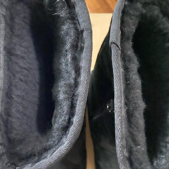 Authentic UGG Celvin Boots - Picture 5 of 7